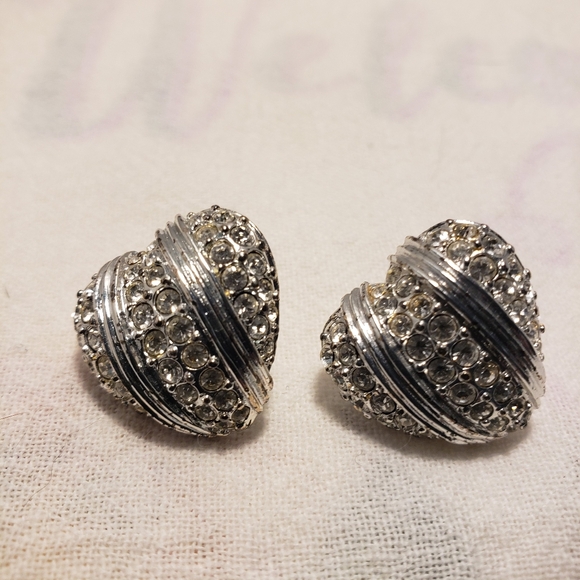 Beautiful Vintage Napier Silvertone Heart Pierced Earrings with crystals - Picture 2 of 7
